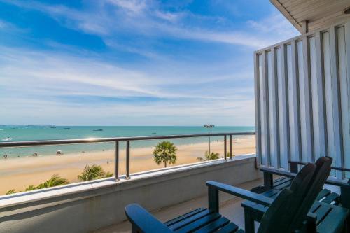 פאטאיה Baboona Beachfront Living מראה חיצוני תמונה